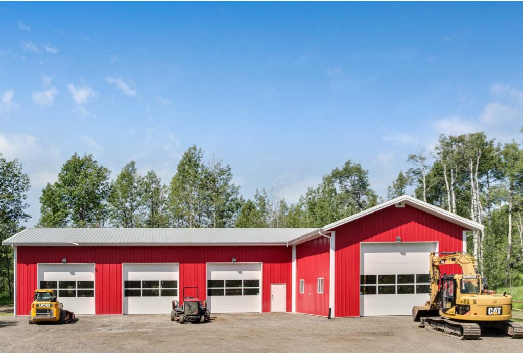 Custom red acreage with machinery